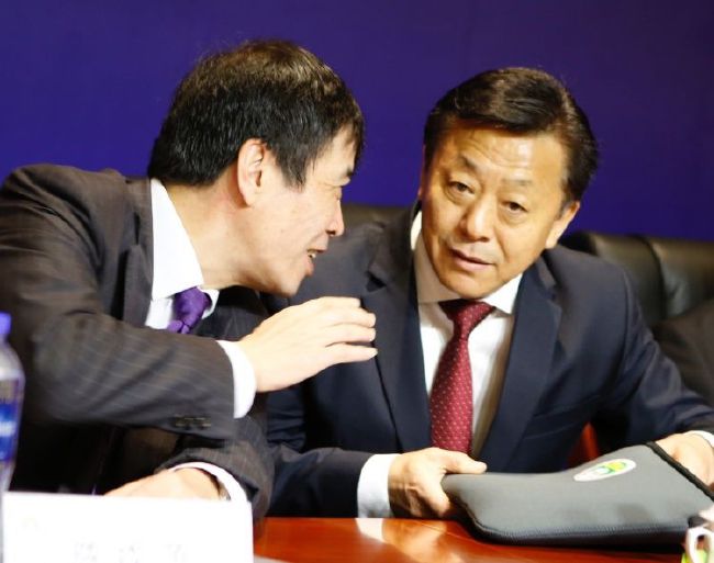 男生把